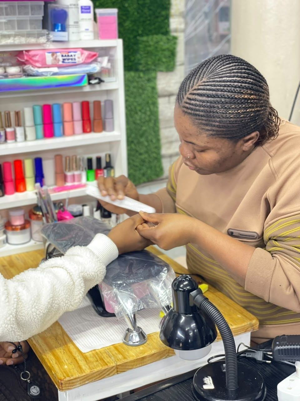 Mimie doing nails in Parow